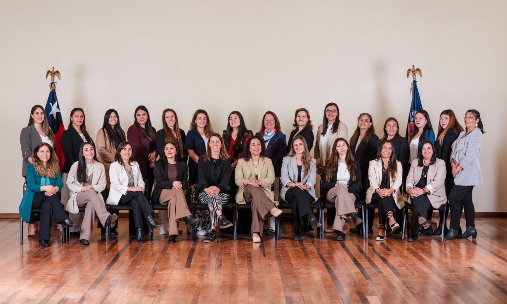 Grupo de mujeres en un evento.